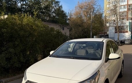 Hyundai Solaris II рестайлинг, 2018 год, 1 200 000 рублей, 1 фотография
