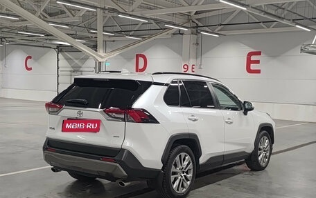 Toyota RAV4, 2020 год, 3 700 000 рублей, 9 фотография