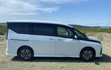 Nissan Serena, 2023 год, 2 200 000 рублей, 5 фотография