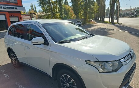 Mitsubishi Outlander III рестайлинг 3, 2014 год, 1 380 000 рублей, 6 фотография