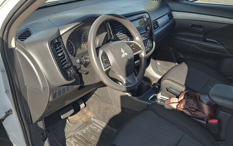 Mitsubishi Outlander III рестайлинг 3, 2014 год, 1 380 000 рублей, 3 фотография