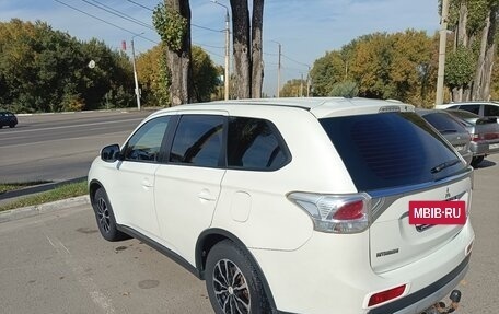 Mitsubishi Outlander III рестайлинг 3, 2014 год, 1 380 000 рублей, 2 фотография