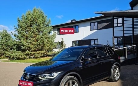 Volkswagen Tiguan II, 2021 год, 3 800 000 рублей, 3 фотография