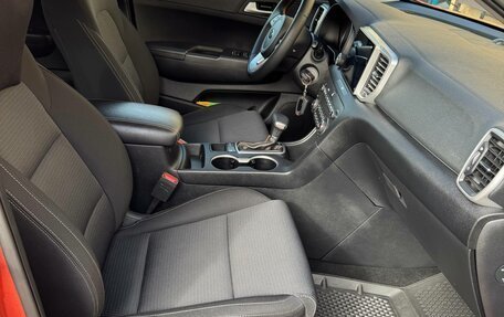 KIA Sportage IV рестайлинг, 2020 год, 2 400 000 рублей, 13 фотография