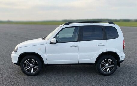 Chevrolet Niva I рестайлинг, 2017 год, 550 000 рублей, 3 фотография