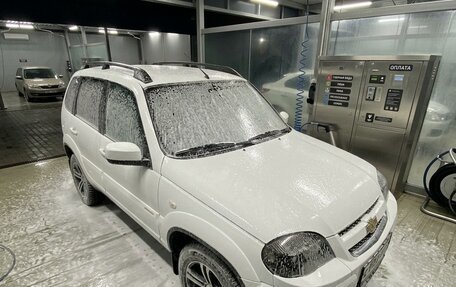 Chevrolet Niva I рестайлинг, 2017 год, 550 000 рублей, 2 фотография