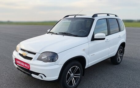 Chevrolet Niva I рестайлинг, 2017 год, 550 000 рублей, 5 фотография