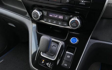 Nissan Serena IV, 2019 год, 2 350 000 рублей, 16 фотография