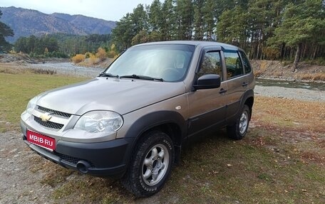 Chevrolet Niva I рестайлинг, 2018 год, 750 000 рублей, 1 фотография