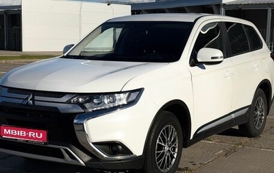 Mitsubishi Outlander III рестайлинг 3, 2020 год, 1 880 000 рублей, 1 фотография
