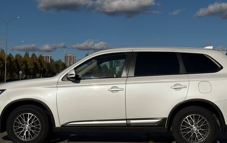 Mitsubishi Outlander III рестайлинг 3, 2020 год, 1 880 000 рублей, 6 фотография