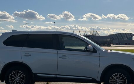 Mitsubishi Outlander III рестайлинг 3, 2020 год, 1 880 000 рублей, 8 фотография