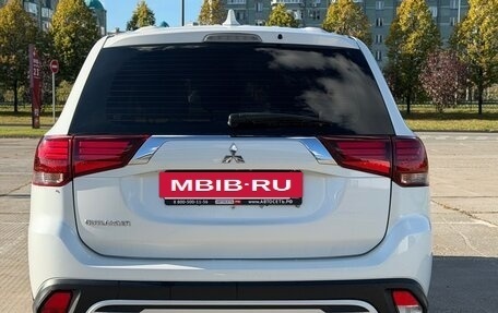 Mitsubishi Outlander III рестайлинг 3, 2020 год, 1 880 000 рублей, 5 фотография