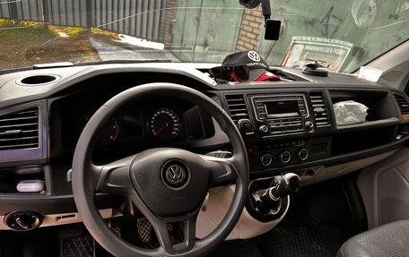 Volkswagen Caravelle T6 рестайлинг, 2016 год, 2 150 000 рублей, 11 фотография