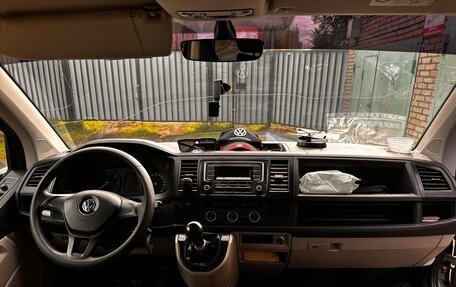 Volkswagen Caravelle T6 рестайлинг, 2016 год, 2 150 000 рублей, 17 фотография