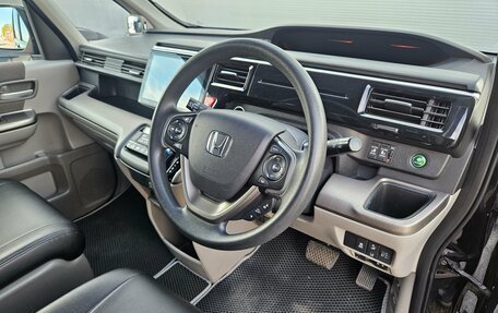 Honda Stepwgn IV, 2018 год, 1 995 000 рублей, 8 фотография