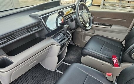 Honda Stepwgn IV, 2018 год, 1 995 000 рублей, 9 фотография