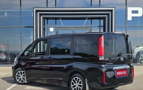 Honda Stepwgn IV, 2018 год, 1 995 000 рублей, 6 фотография