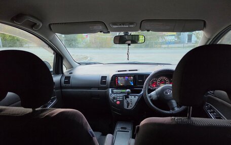 Toyota Wish II, 2003 год, 700 000 рублей, 4 фотография