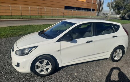 Hyundai Solaris II рестайлинг, 2013 год, 680 000 рублей, 4 фотография