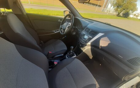 Hyundai Solaris II рестайлинг, 2013 год, 680 000 рублей, 11 фотография