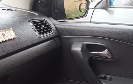 Volkswagen Polo VI (EU Market), 2010 год, 375 000 рублей, 4 фотография