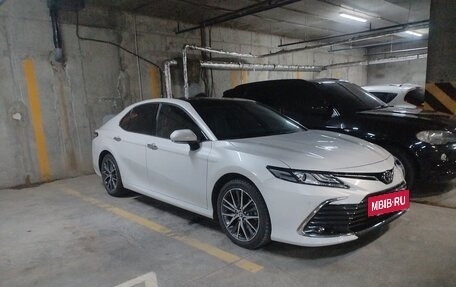Toyota Camry, 2022 год, 3 550 000 рублей, 2 фотография