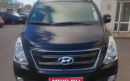 Hyundai Grand Starex Grand Starex I рестайлинг 2, 2015 год, 2 300 000 рублей, 1 фотография