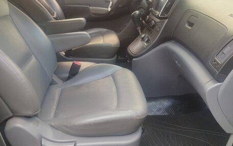 Hyundai Grand Starex Grand Starex I рестайлинг 2, 2015 год, 2 300 000 рублей, 13 фотография