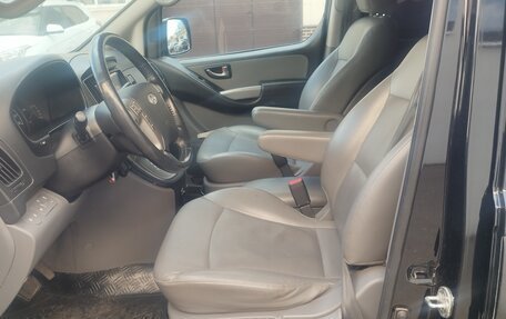 Hyundai Grand Starex Grand Starex I рестайлинг 2, 2015 год, 2 300 000 рублей, 15 фотография
