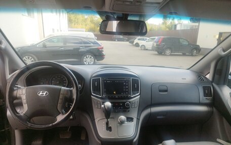 Hyundai Grand Starex Grand Starex I рестайлинг 2, 2015 год, 2 300 000 рублей, 18 фотография