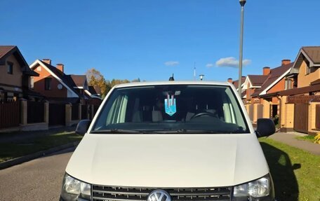 Volkswagen Caravelle T6 рестайлинг, 2019 год, 3 250 000 рублей, 1 фотография