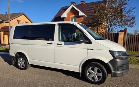 Volkswagen Caravelle T6 рестайлинг, 2019 год, 3 250 000 рублей, 3 фотография