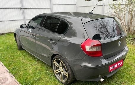 BMW 1 серия, 2005 год, 700 000 рублей, 3 фотография