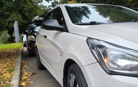 Hyundai Solaris II рестайлинг, 2015 год, 1 150 000 рублей, 2 фотография