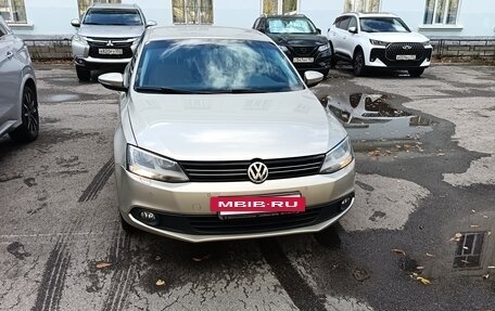 Volkswagen Jetta VI, 2012 год, 1 050 000 рублей, 2 фотография