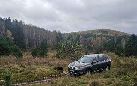 Toyota Highlander III, 2013 год, 1 960 000 рублей, 2 фотография