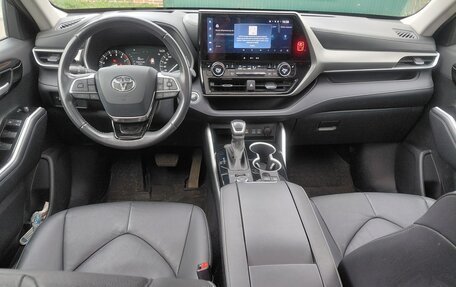 Toyota Highlander, 2023 год, 4 800 000 рублей, 10 фотография