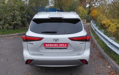 Toyota Highlander, 2023 год, 4 800 000 рублей, 5 фотография