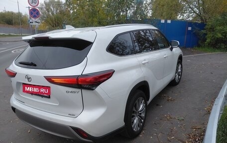 Toyota Highlander, 2023 год, 4 800 000 рублей, 4 фотография