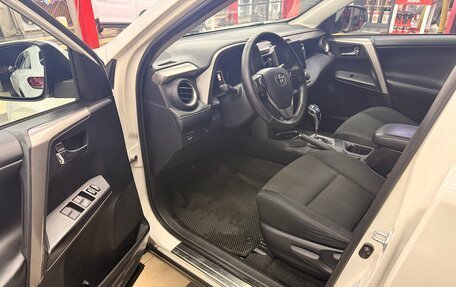 Toyota RAV4, 2017 год, 2 399 000 рублей, 4 фотография