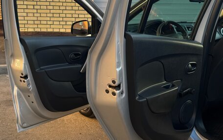 Renault Sandero II рестайлинг, 2017 год, 987 000 рублей, 32 фотография