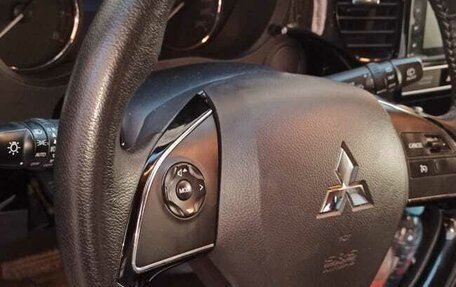 Mitsubishi Outlander III рестайлинг 3, 2019 год, 2 000 000 рублей, 4 фотография