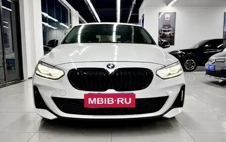 BMW 1 серия, 2023 год, 1 365 000 рублей, 2 фотография