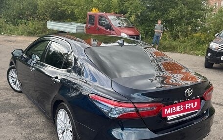 Toyota Camry, 2018 год, 2 800 000 рублей, 4 фотография