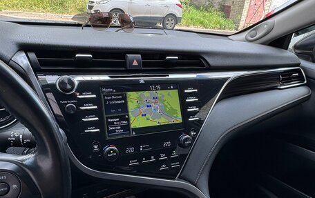 Toyota Camry, 2018 год, 2 800 000 рублей, 11 фотография