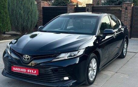 Toyota Camry, 2018 год, 1 900 000 рублей, 2 фотография