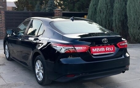 Toyota Camry, 2018 год, 1 900 000 рублей, 4 фотография
