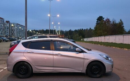 Hyundai Solaris II рестайлинг, 2011 год, 600 000 рублей, 10 фотография