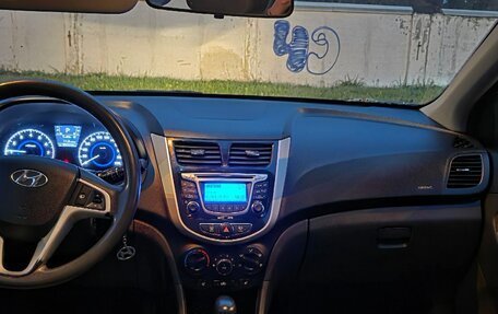 Hyundai Solaris II рестайлинг, 2011 год, 600 000 рублей, 11 фотография